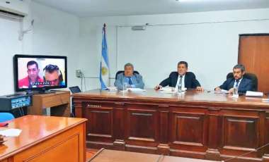 El juez Edgardo Laurenci (medio) en una audiencia en Orán. Foto: Noticias Iruya.