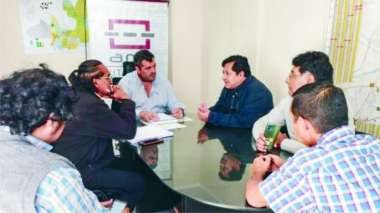 Taxistas salteños en pie de guerra con UBER.