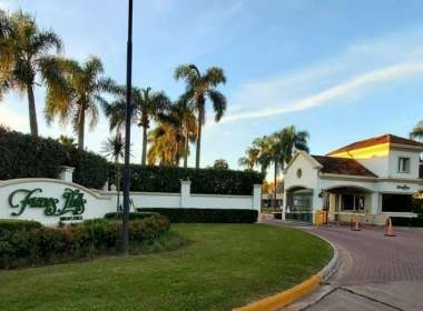 Country Funes Hills Miraflores, lugar en el que se encontró el cartel. Foto: Google.