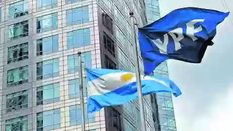Burford pidió la totalidad de las acciones de Argentina en YPF. Foto: archivo.
